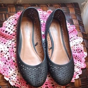 Arizona Jean Company Black Perforated Flats